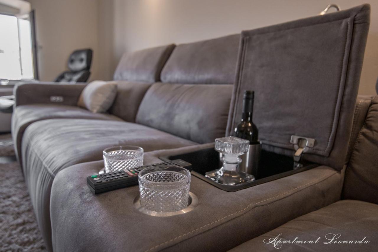 Penthouse Leonarda With Private Parking Apartment Pula Exterior foto