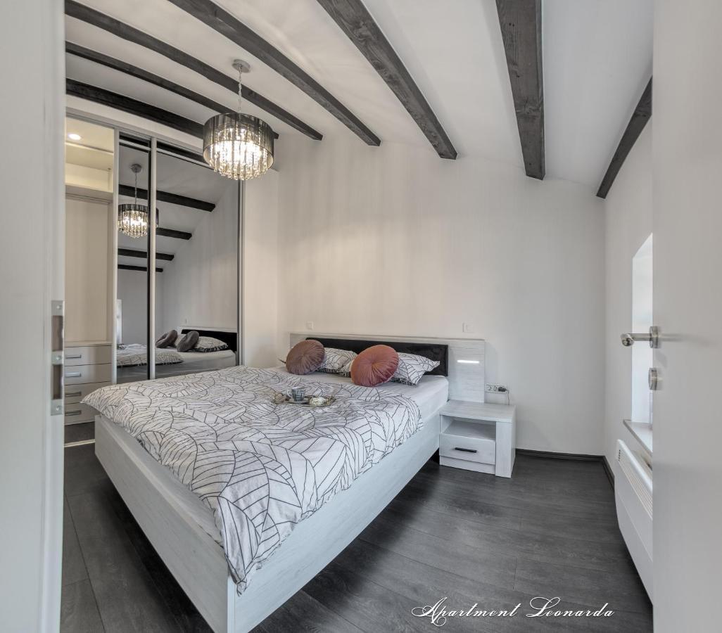 Penthouse Leonarda With Private Parking Apartment Pula Exterior foto